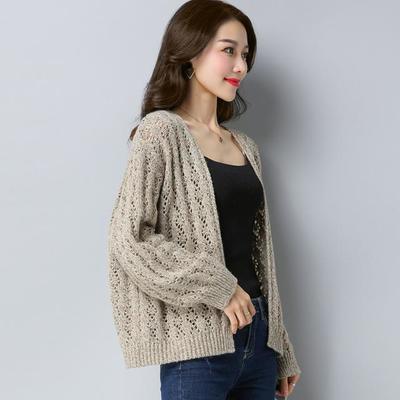 矮個(gè)子的女人就別穿風(fēng)衣了,瞧瞧穿這開衫外套,時(shí)尚又顯高!